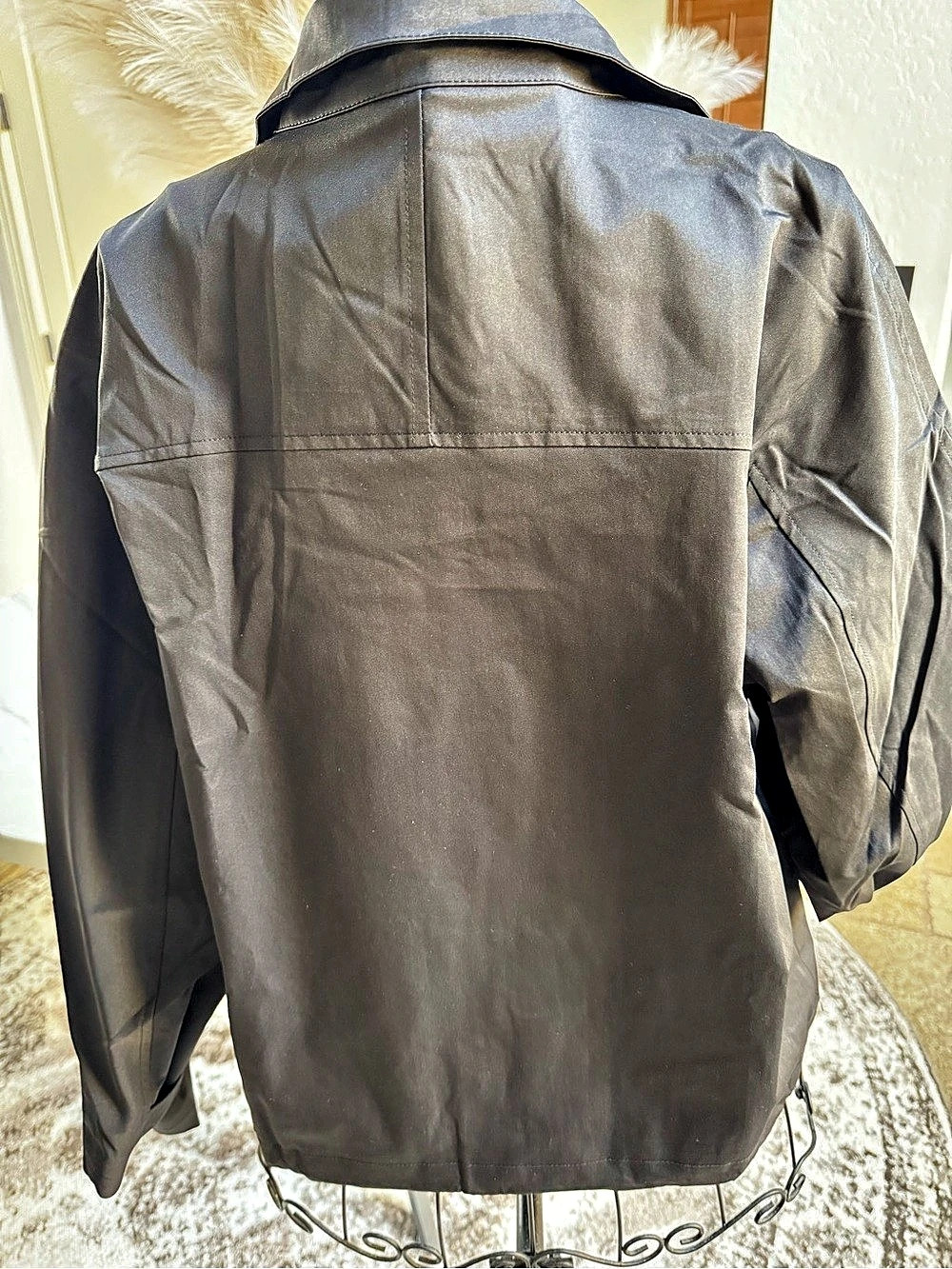 Women’s Cropped Utility Jacket - Picture 10 of 16